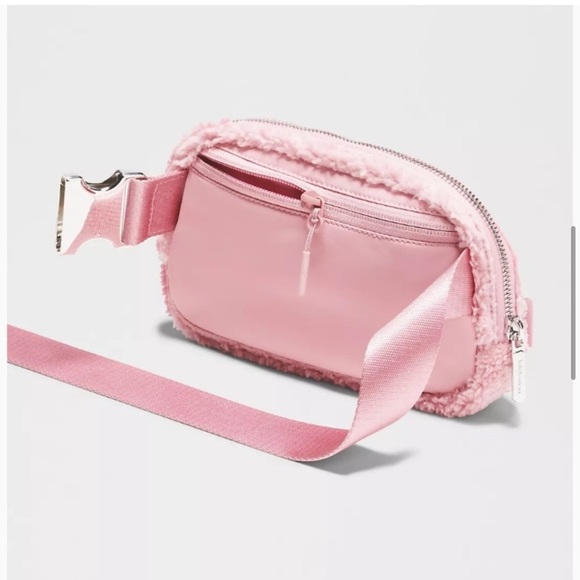 ๐๐ Lululemon Everywhere Belt Bag Fleece - Pink Tide - Picture 3 of 4